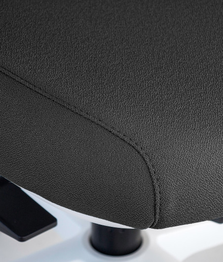 TRIM negro detalle 2