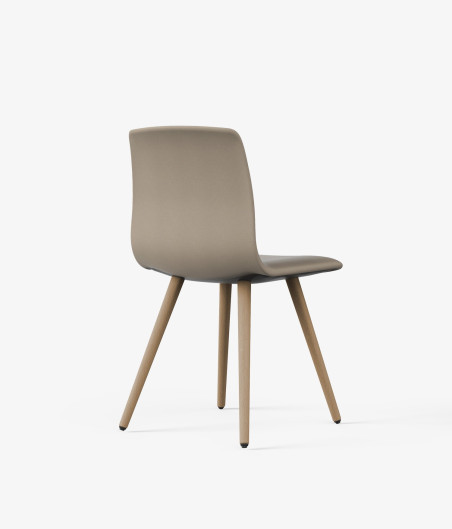 Silla auxiliar noom 50 perspectiva trasera tapizada beige