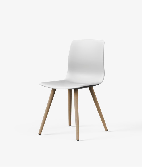 Silla patas madera noom 50 perspectiva blanca