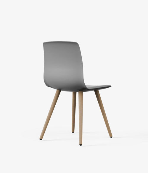Silla patas madera noom 50 perspectiva gris 2