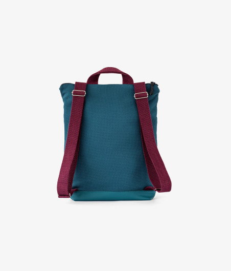 mochila azul trasera