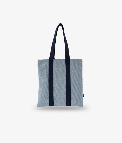 Tote bag azul artesanal con tejidos recuperados ➤ Tienda online ACTIU © 2