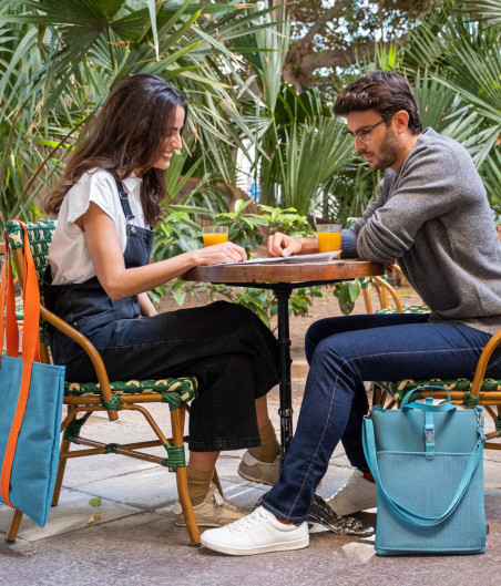 Tote bag turquesa artesanal con tejidos recuperados ➤ Tienda online ACTIU ©