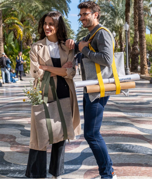 tote bag gris y amarilla vacia 2
