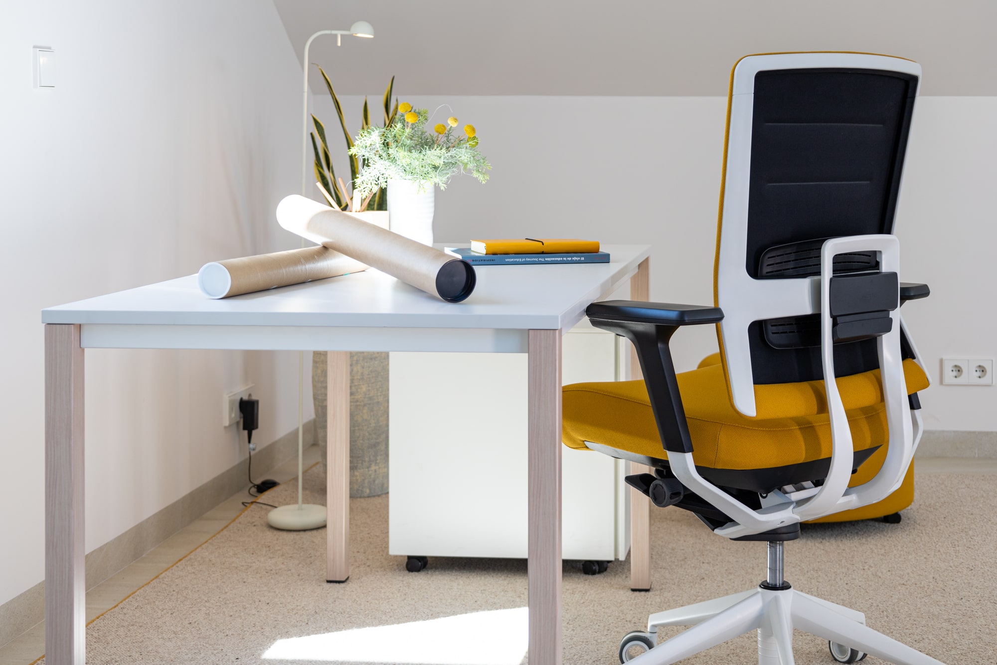 Cinco espacios inspiradores para trabajar y los muebles que necesitas para  montarlos en tu casa