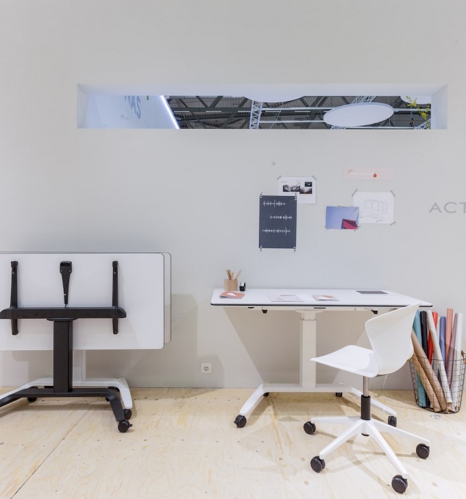 Guanya espai en el teu home office amb una taula plegable