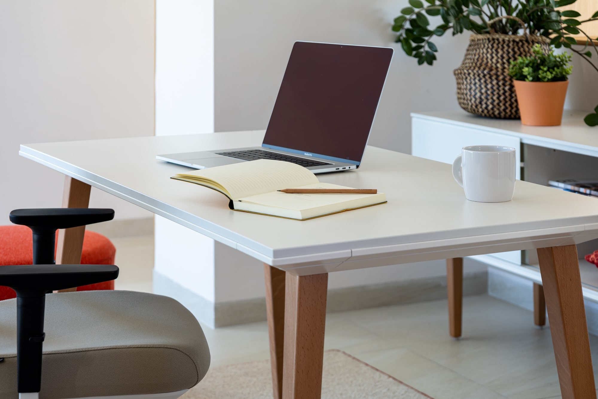 Los 5 muebles de oficina indispensables que debes tener
